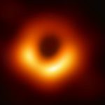 撮影に成功したブラックホール、ここに落ちたらどうなる？