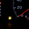 車の給油ランプが点灯してどれくらい走るのか？